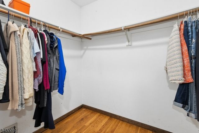 220 Queens Ln, Mountainside Boro, NJ 07092