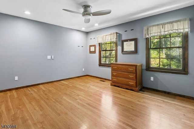 220 Queens Ln, Mountainside Boro, NJ 07092