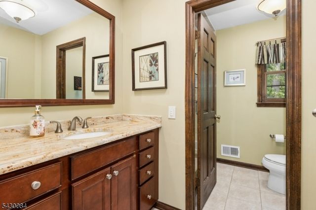 220 Queens Ln, Mountainside Boro, NJ 07092