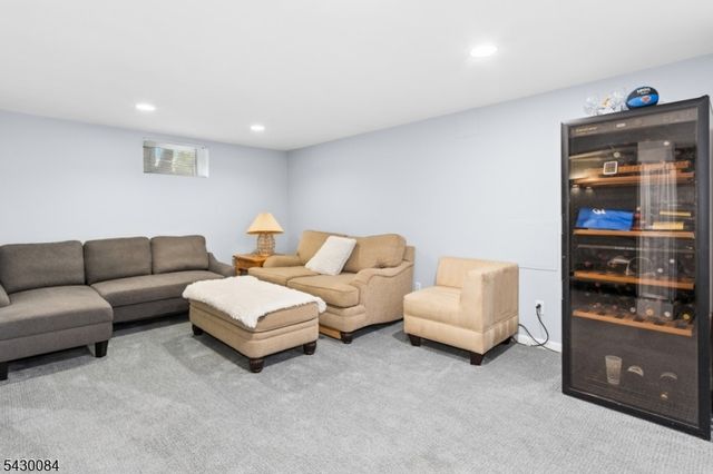 220 Queens Ln, Mountainside Boro, NJ 07092