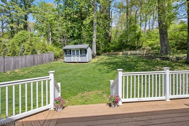 220 Queens Ln, Mountainside Boro, NJ 07092