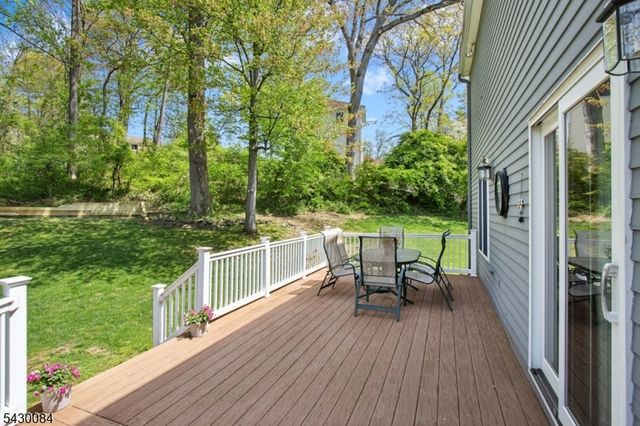 220 Queens Ln, Mountainside Boro, NJ 07092