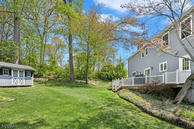 220 Queens Ln, Mountainside Boro, NJ 07092