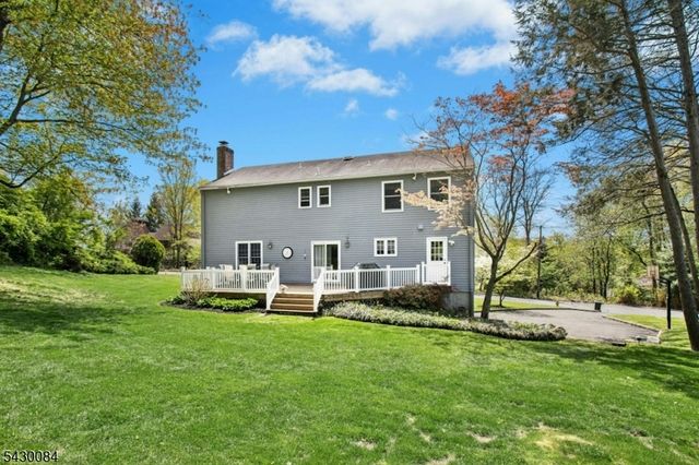 220 Queens Ln, Mountainside Boro, NJ 07092