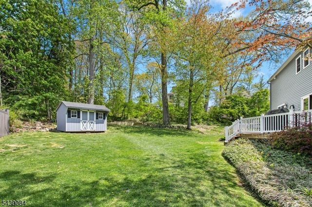 220 Queens Ln, Mountainside Boro, NJ 07092