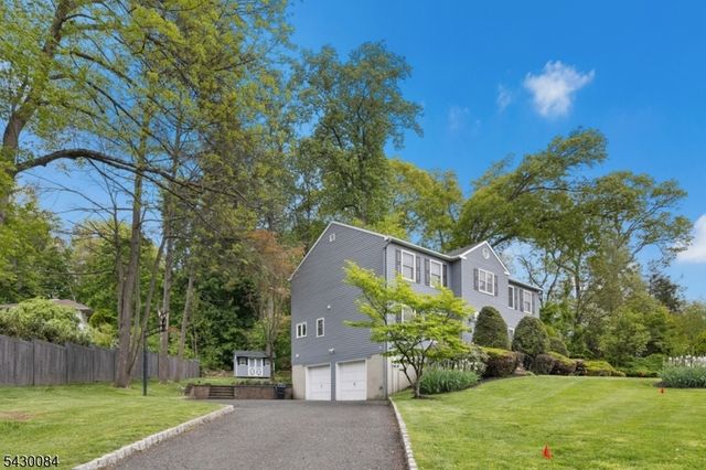 220 Queens Ln, Mountainside Boro, NJ 07092