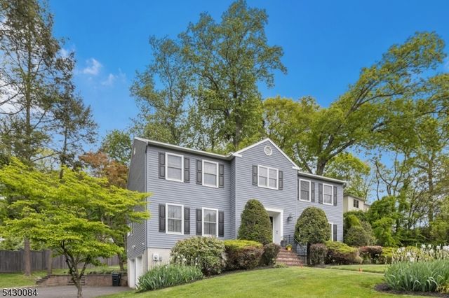 220 Queens Ln, Mountainside Boro, NJ 07092
