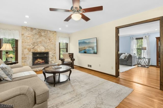 220 Queens Ln, Mountainside Boro, NJ 07092