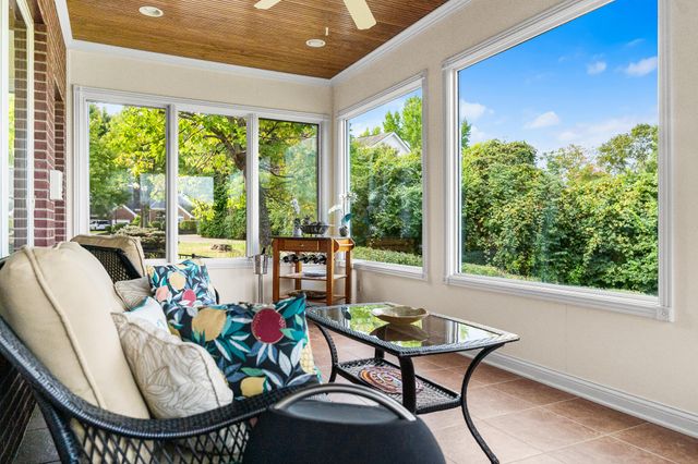 2096 Angela Court, Villa Hills, KY 41017