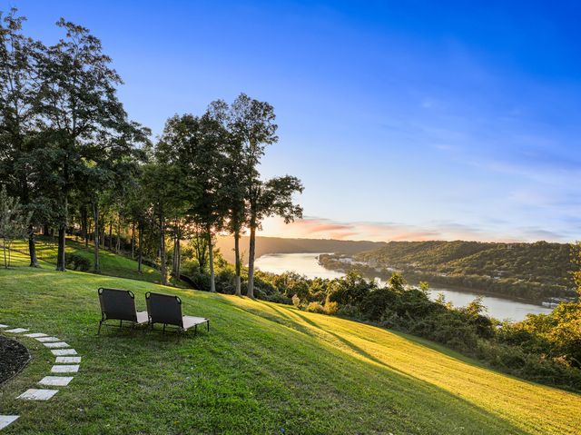 2096 Angela Court, Villa Hills, KY 41017