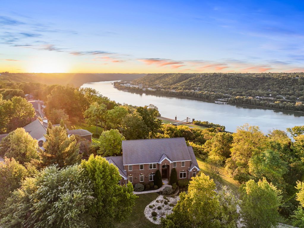 2096 Angela Court, Villa Hills, KY 41017