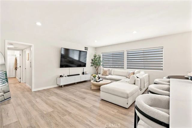 5354 Lindley 310, Encino, CA 91316
