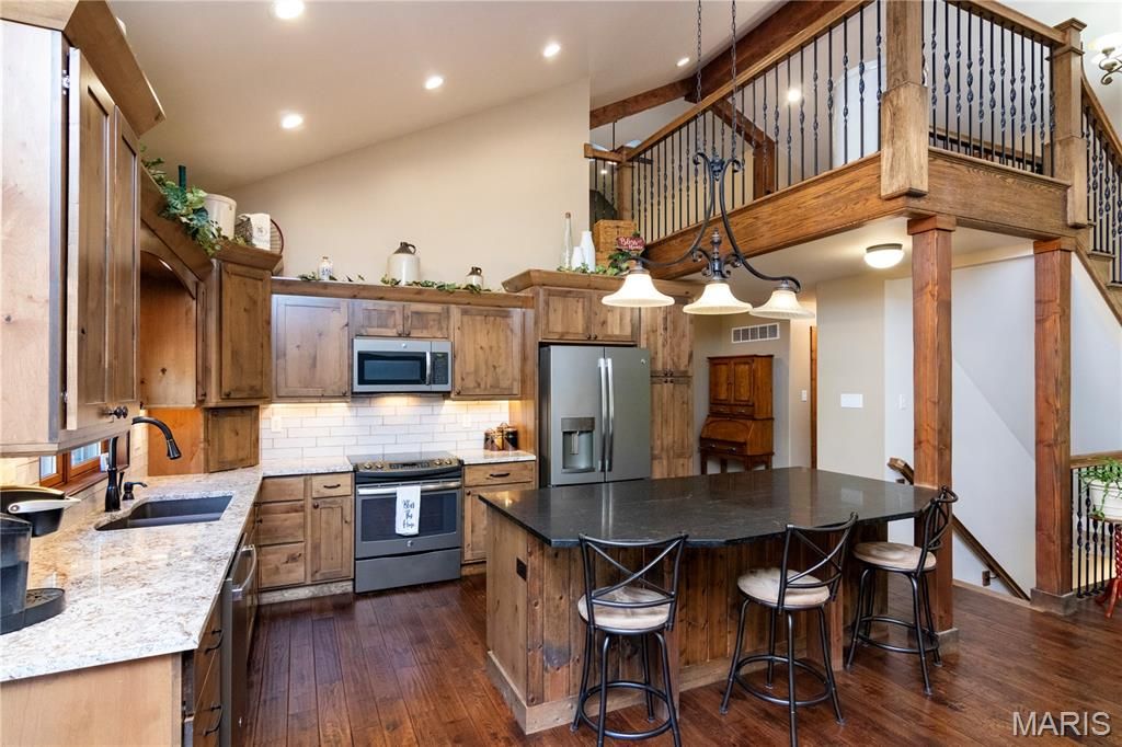 Image 13 of property listing at 1016 Frisco Hollows Road, Imperial, MO 63052