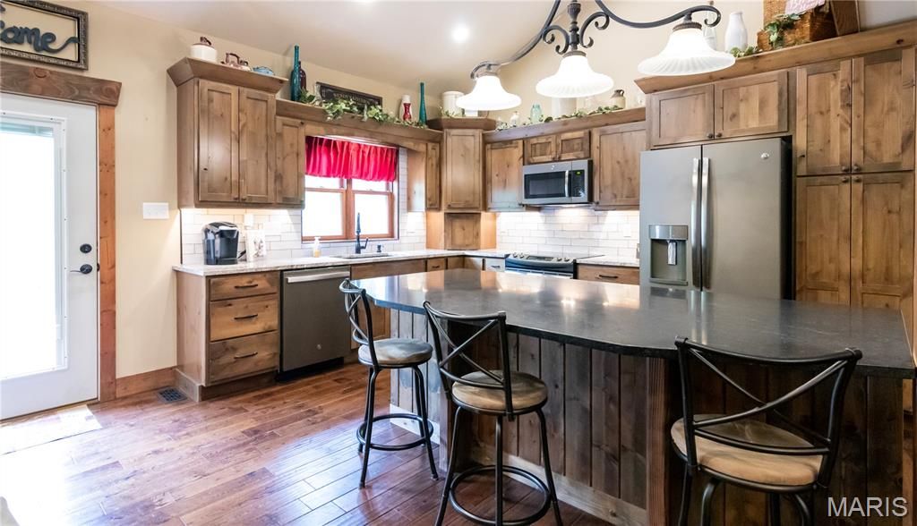 Image 14 of property listing at 1016 Frisco Hollows Road, Imperial, MO 63052