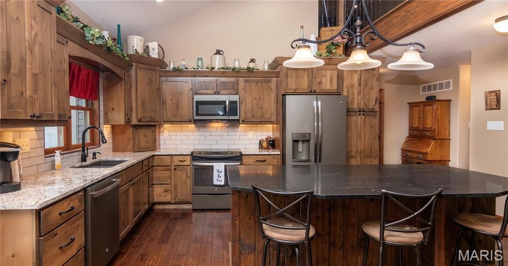 Image 15 of property listing at 1016 Frisco Hollows Road, Imperial, MO 63052