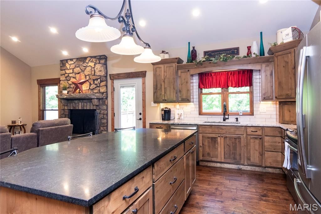 Image 16 of property listing at 1016 Frisco Hollows Road, Imperial, MO 63052
