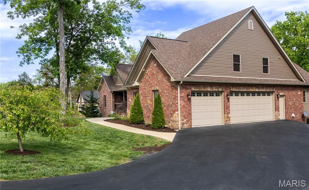 Image 3 of property listing at 1016 Frisco Hollows Road, Imperial, MO 63052