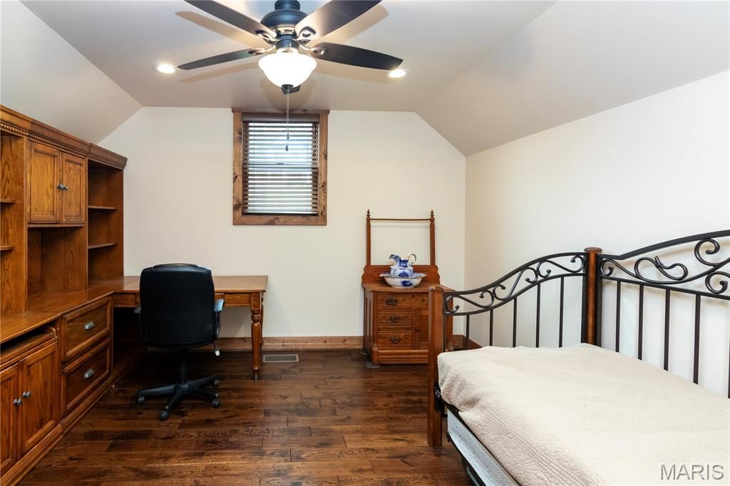 Image 34 of property listing at 1016 Frisco Hollows Road, Imperial, MO 63052