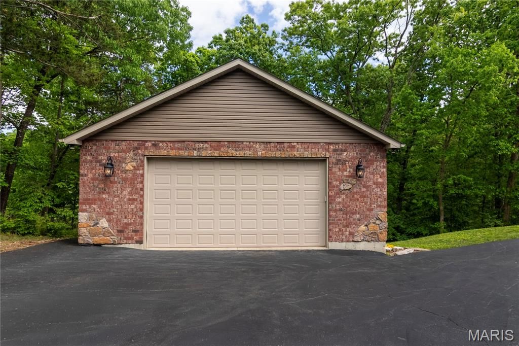 Image 55 of property listing at 1016 Frisco Hollows Road, Imperial, MO 63052
