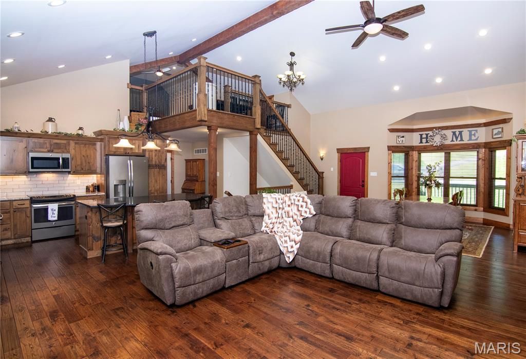 Image 9 of property listing at 1016 Frisco Hollows Road, Imperial, MO 63052