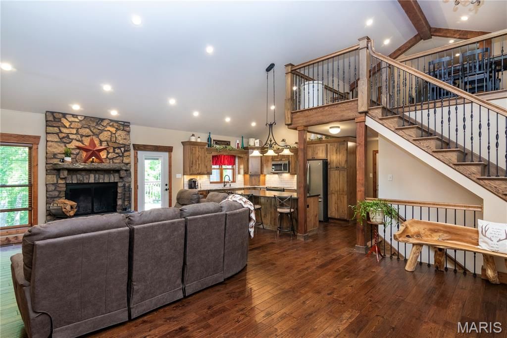 Image 10 of property listing at 1016 Frisco Hollows Road, Imperial, MO 63052