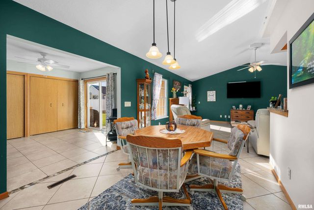 605 E 13TH Avenue Court, Coal Valley, IL 61240