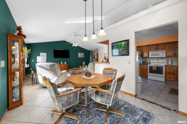 605 E 13TH Avenue Court, Coal Valley, IL 61240