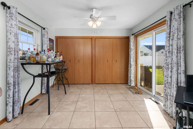 605 E 13TH Avenue Court, Coal Valley, IL 61240