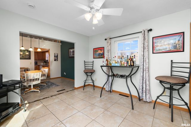 605 E 13TH Avenue Court, Coal Valley, IL 61240