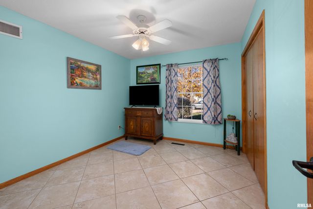 605 E 13TH Avenue Court, Coal Valley, IL 61240