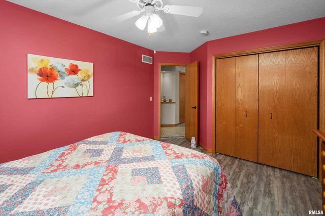 605 E 13TH Avenue Court, Coal Valley, IL 61240