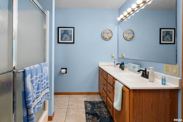 605 E 13TH Avenue Court, Coal Valley, IL 61240