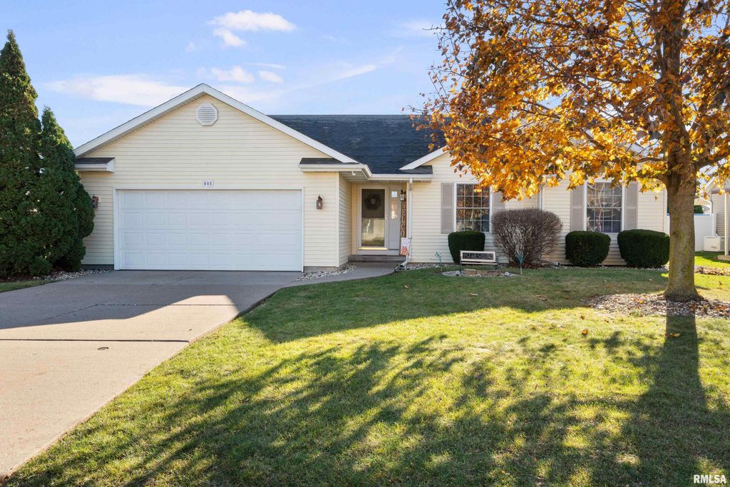 605 E 13TH Avenue Court, Coal Valley, IL 61240