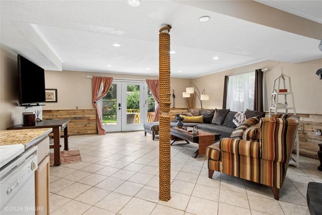 1504 73rd Street, Windsor Heights, IA 50324
