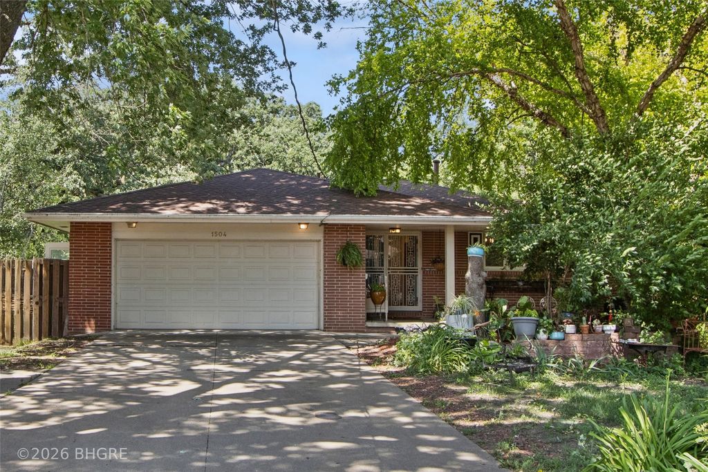 1504 73rd Street, Windsor Heights, IA 50324