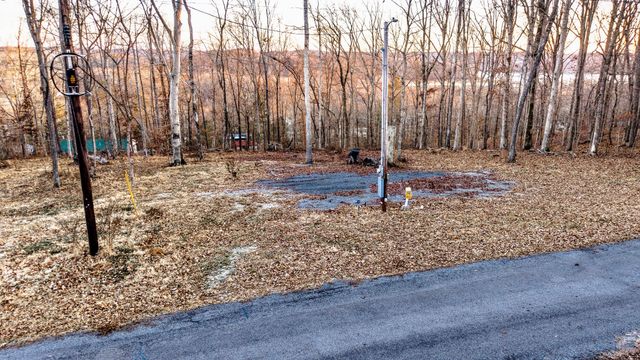 372 Cheree Loop, Stewart, TN 37175