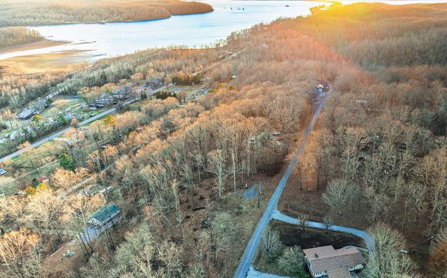 372 Cheree Loop, Stewart, TN 37175