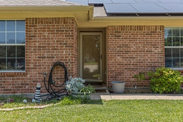 1107 Lynnwood Court, Cleburne, TX 76033