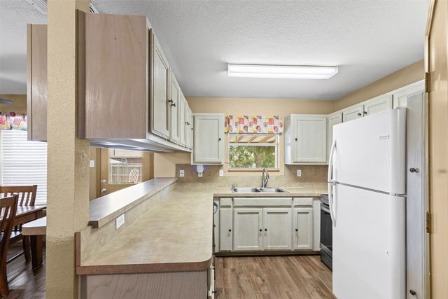 1107 Lynnwood Court, Cleburne, TX 76033