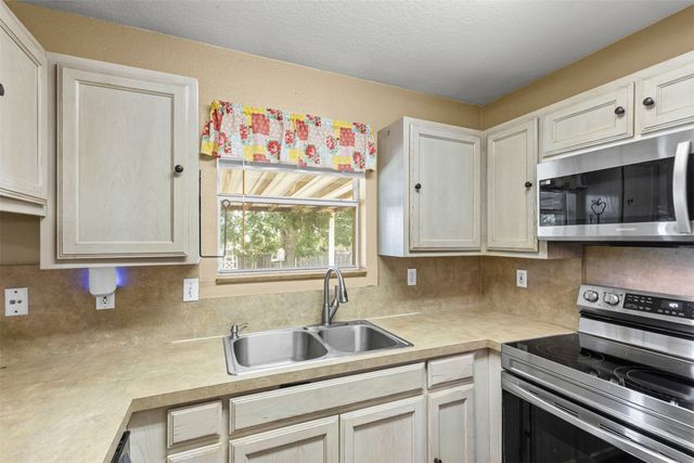 1107 Lynnwood Court, Cleburne, TX 76033