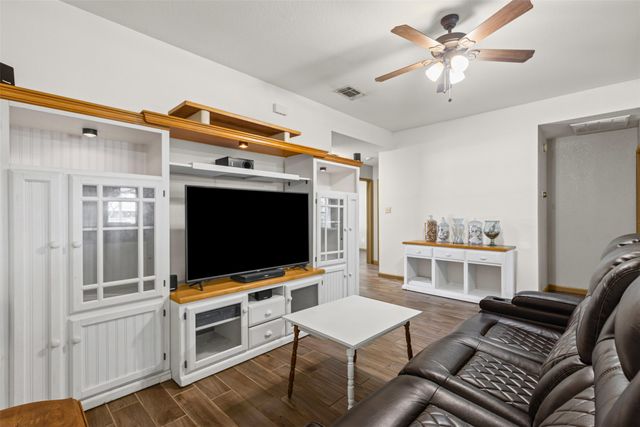 1107 Lynnwood Court, Cleburne, TX 76033