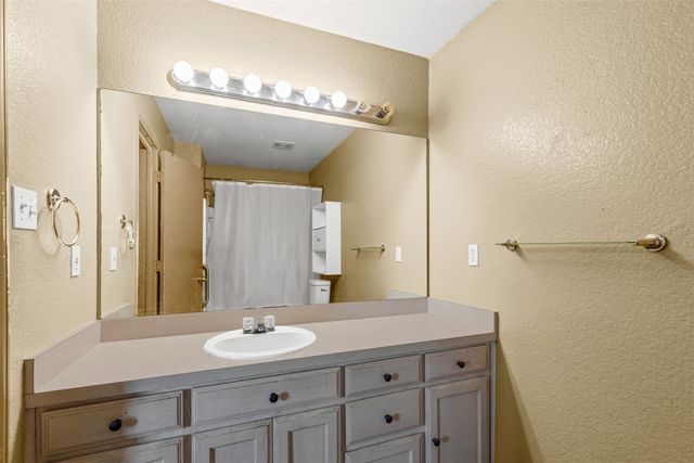 1107 Lynnwood Court, Cleburne, TX 76033