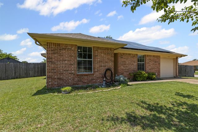 1107 Lynnwood Court, Cleburne, TX 76033