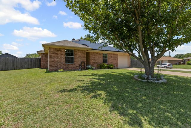 1107 Lynnwood Court, Cleburne, TX 76033