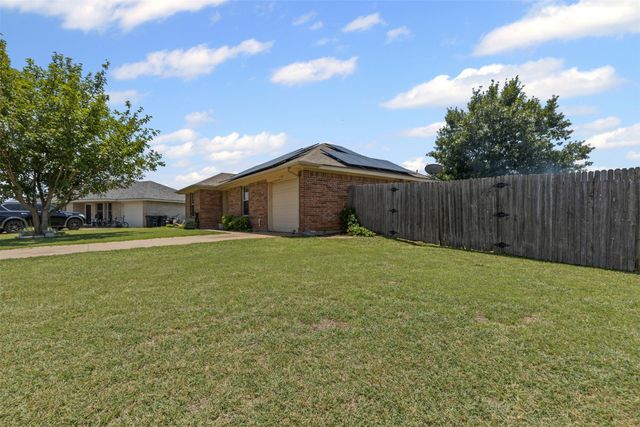 1107 Lynnwood Court, Cleburne, TX 76033