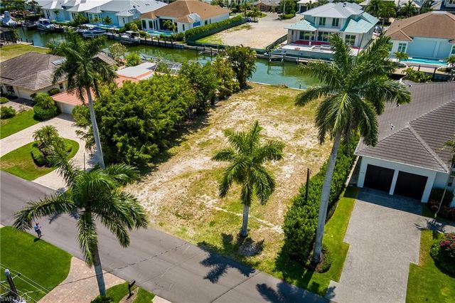 2165 Tarpon RD, Naples, FL 34102