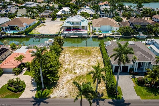 2165 Tarpon RD, Naples, FL 34102