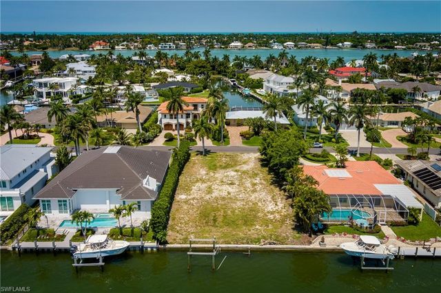 2165 Tarpon RD, Naples, FL 34102
