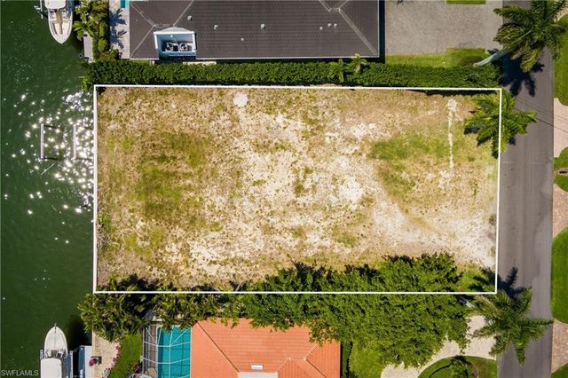 2165 Tarpon RD, Naples, FL 34102
