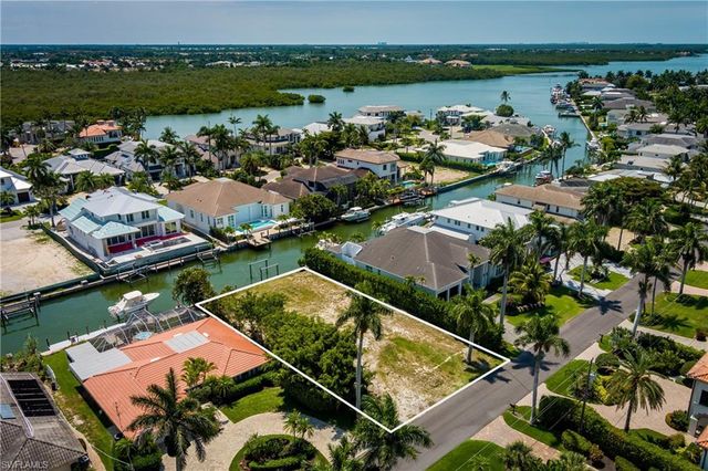 2165 Tarpon RD, Naples, FL 34102